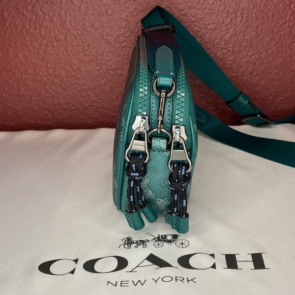 COACH CROSSBODY POUCH WITH HORSE & CARRIAGE PRINT - Picture 3 of 4